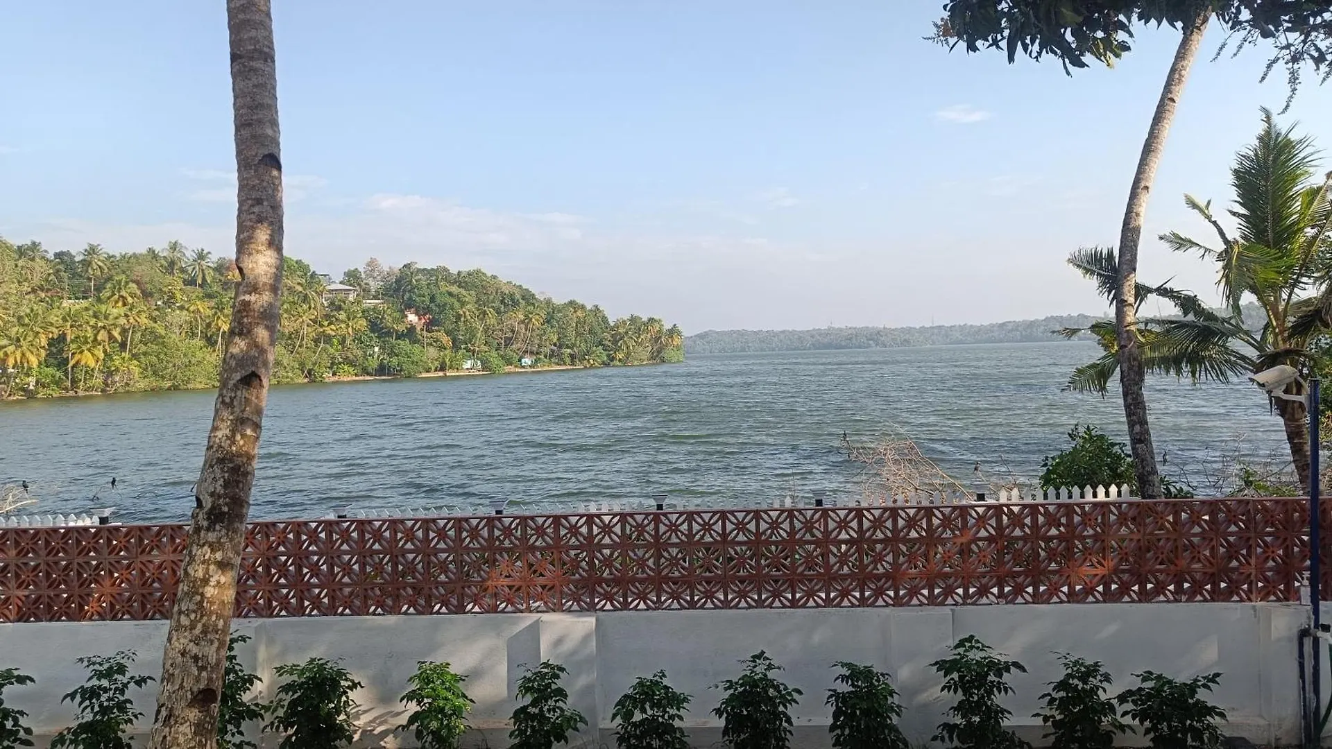 Woodlyn Homestay & Boating Mundrothuruth