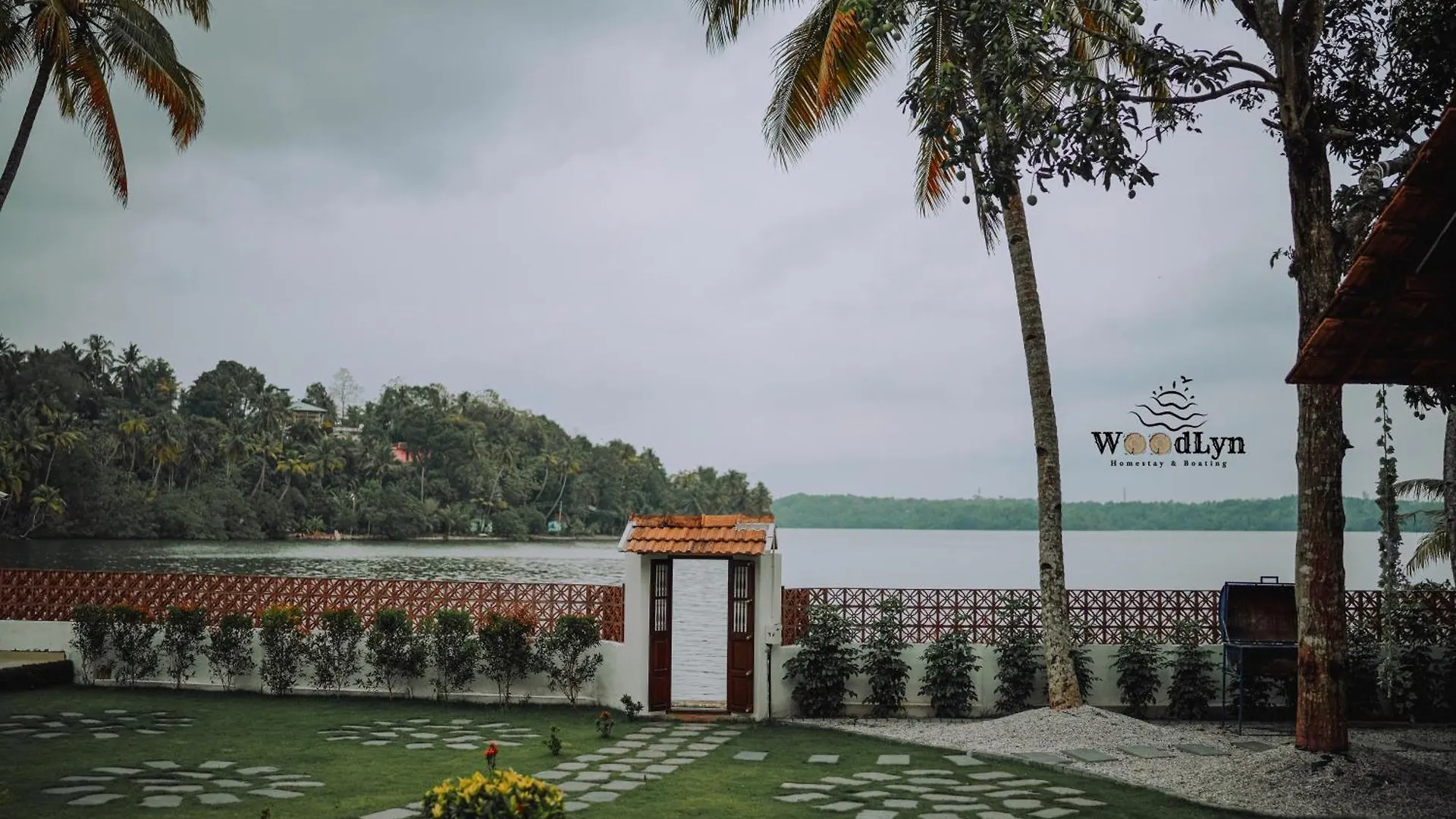 Woodlyn Homestay & Boating Mundrothuruth India