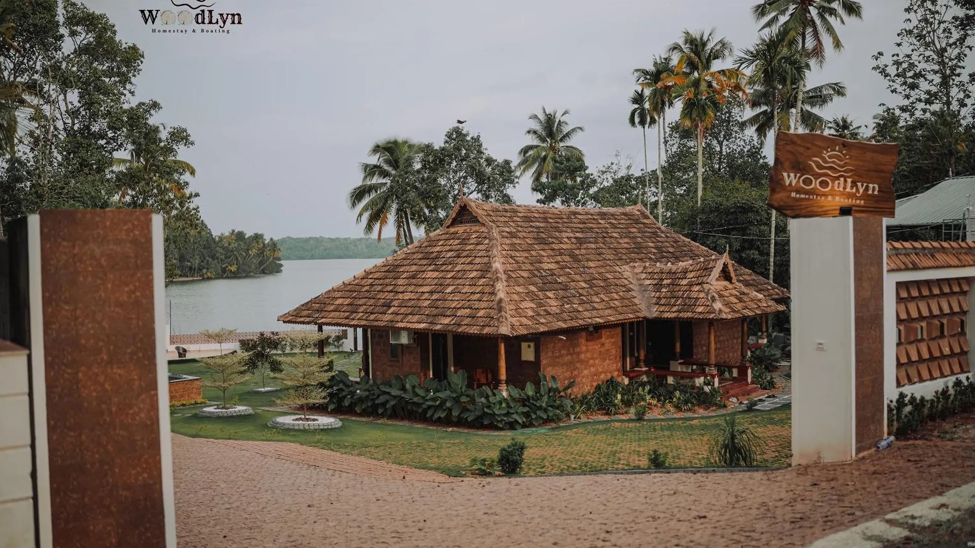Woodlyn Homestay & Boating Mundrothuruth 0*,  India